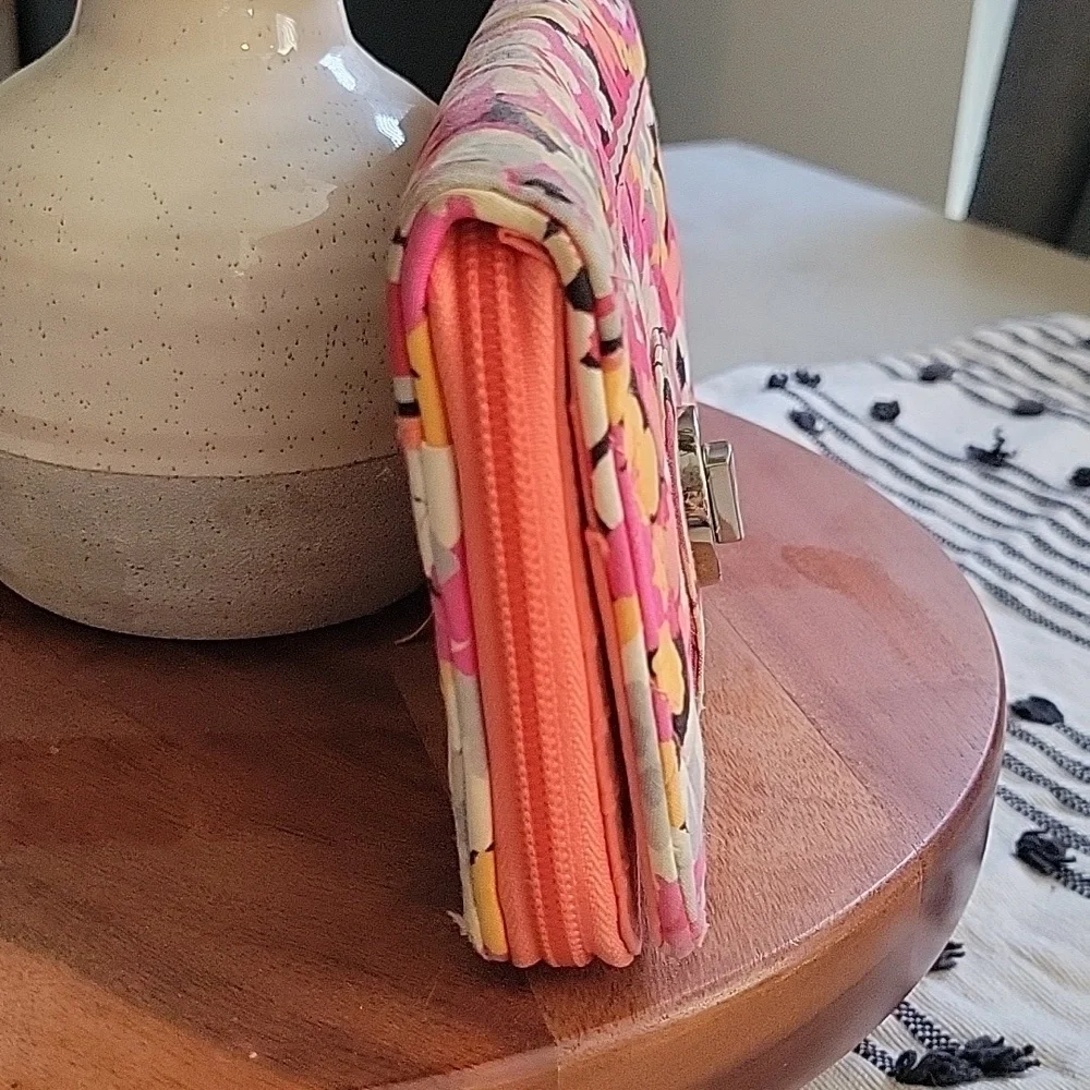 Vera Bradley turnlock Floral Salmon and Pink Women's zip close bifold Wallet - Picture 4 of 8